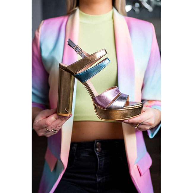 Sandále Carinii - B8961_-S65-S66-S67-000 Złoty