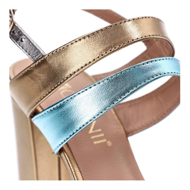 Sandále Carinii - B8961_-S65-S66-S67-000 Złoty