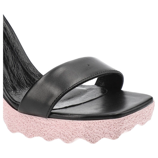 Sandále Carinii - B8069_-E50-000-000-000 Czarny