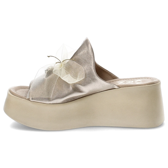 Šľapky Karino - 4976/074-P Złoty/Lico