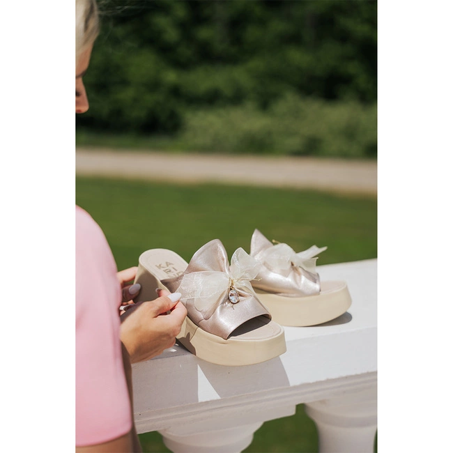 Šľapky Karino - 4976/074-P Złoty/Lico