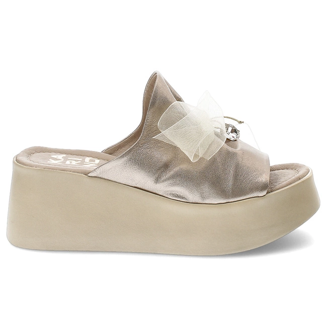 Šľapky Karino - 4976/074-P Złoty/Lico